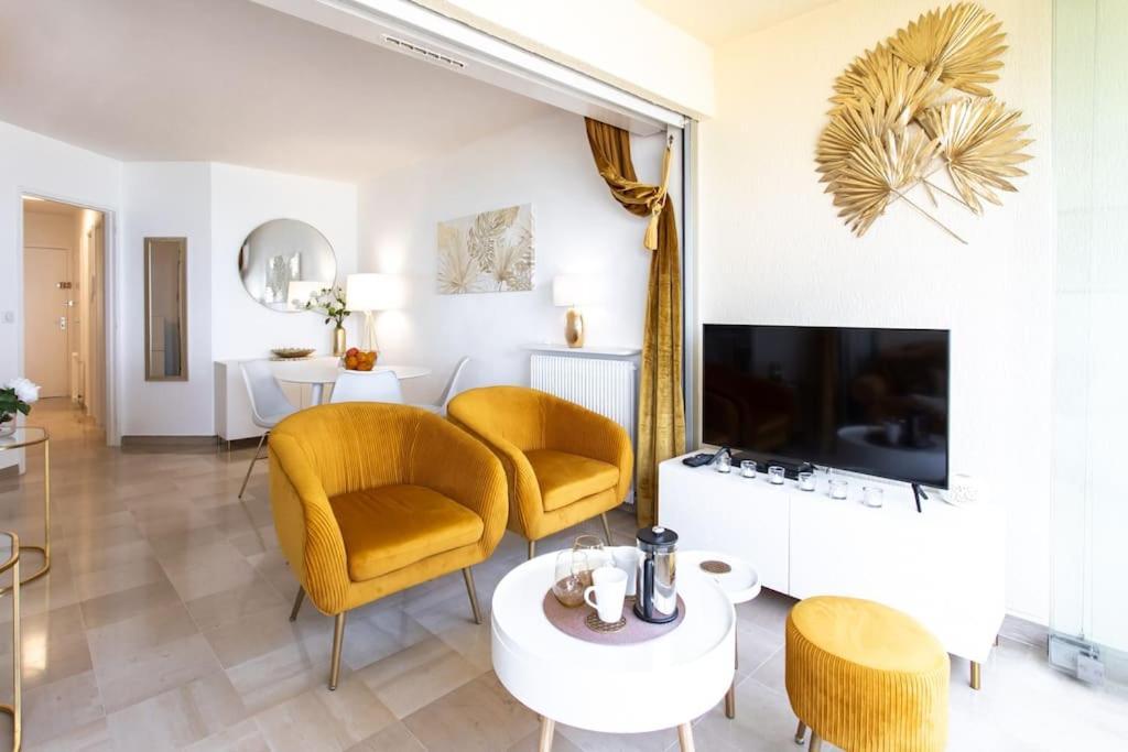 Apartment C4 - 1 Bdr Facing Sea & - Parking, Tennis & Wifi